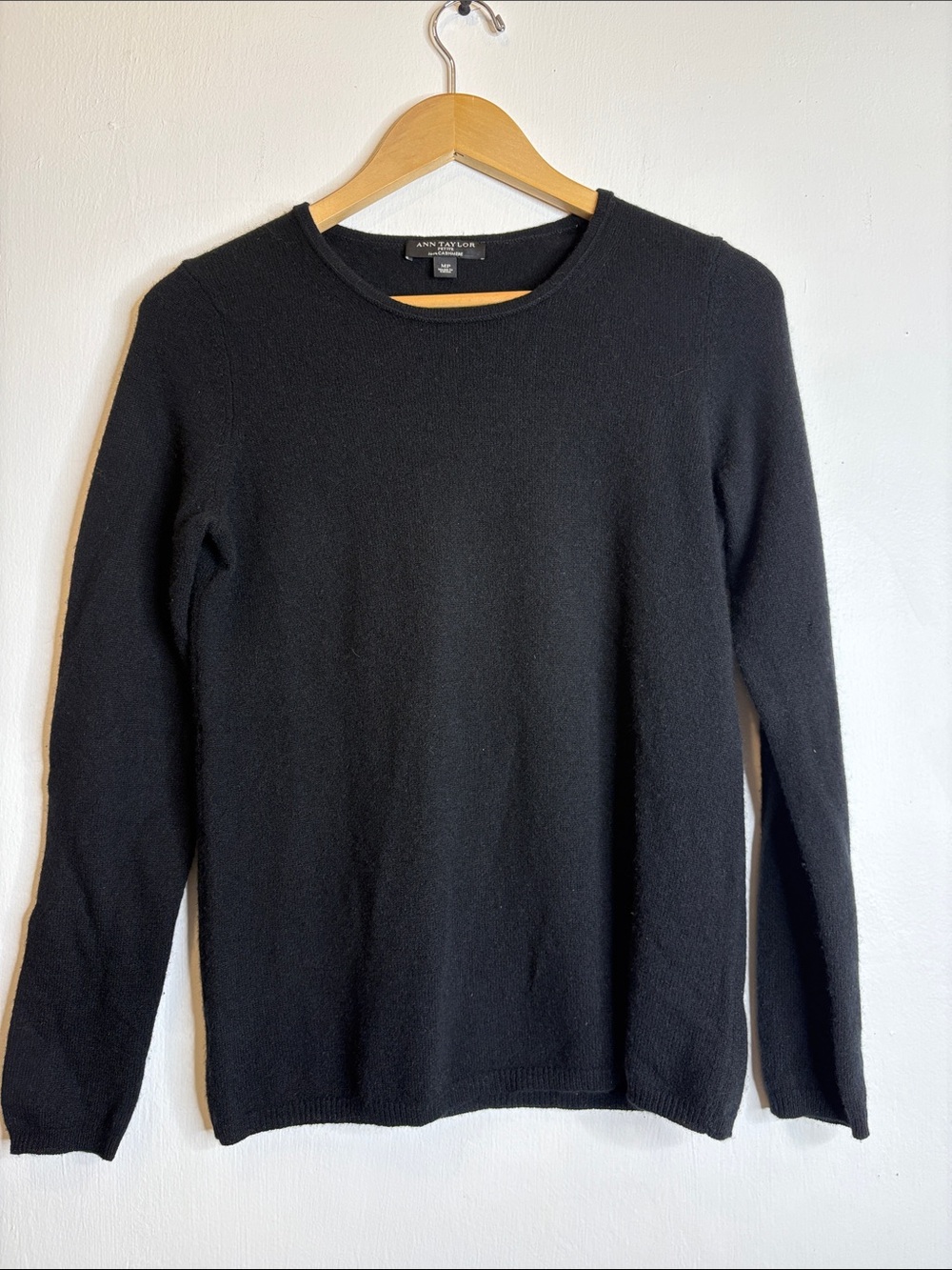 Ann Taylor Black Crewneck Cashmere Petite Medium weater